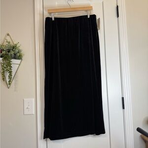 Outfit Woman JPR Black Velvet Maxi Skirt, NWT